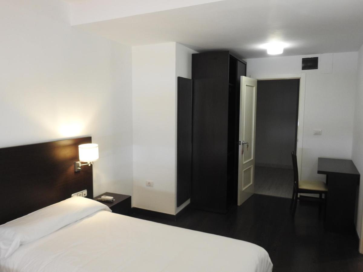 Hostal Meson De Paco Carinena Exterior photo