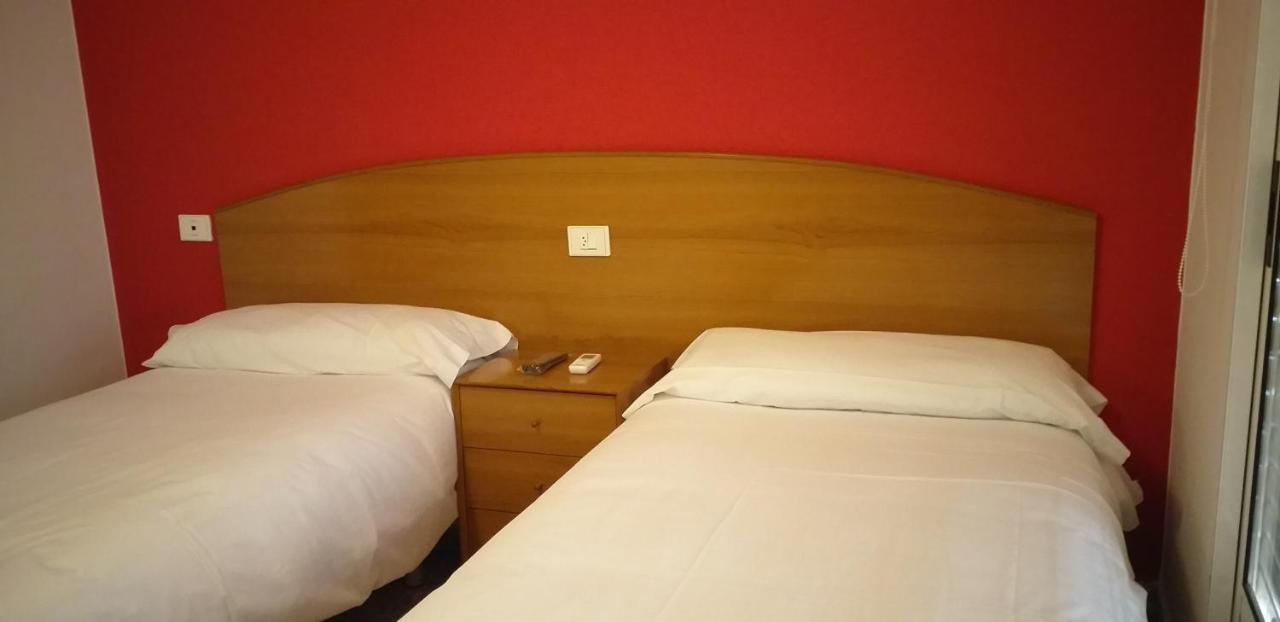 Hostal Meson De Paco Carinena Exterior photo