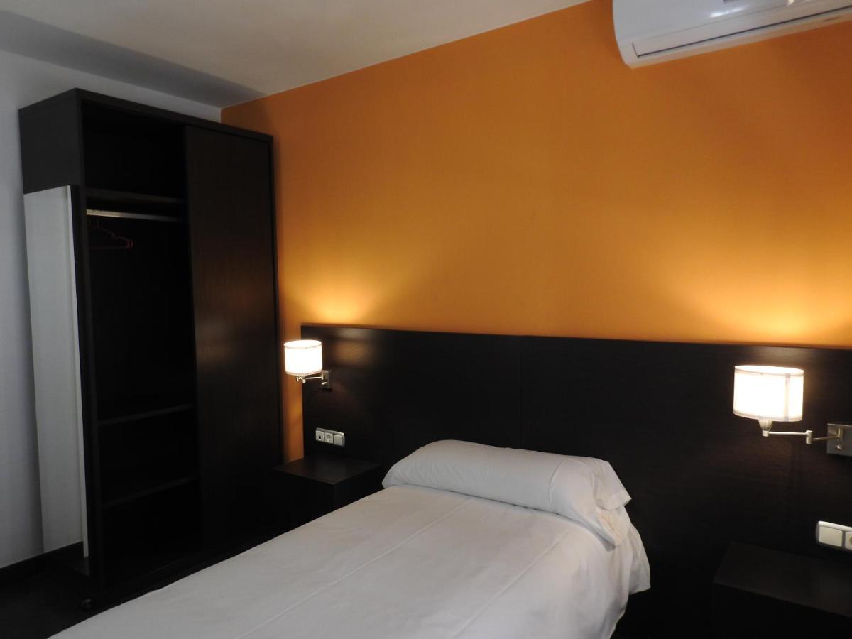 Hostal Meson De Paco Carinena Exterior photo